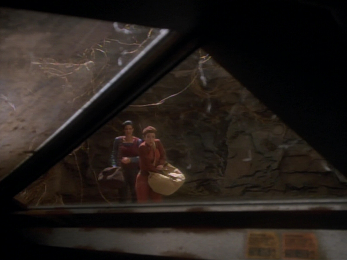 extant_StarTrekDS9_2x03-TheSiege_01509.jpg