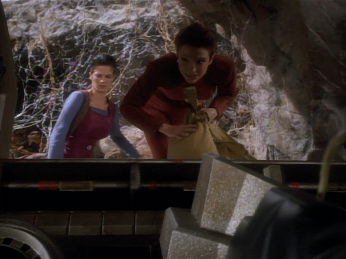 extant_StarTrekDS9_2x03-TheSiege_01520.jpg