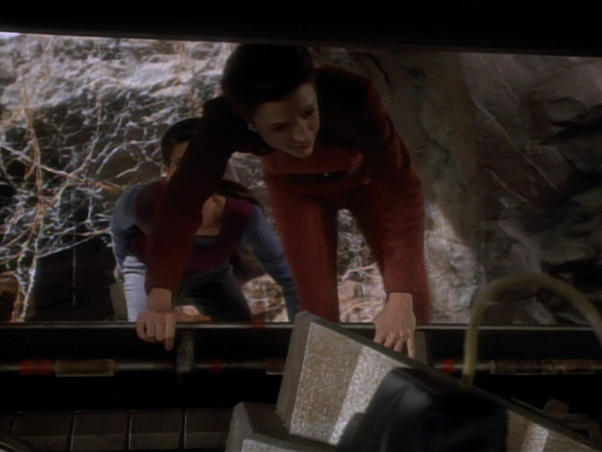 extant_StarTrekDS9_2x03-TheSiege_01523.jpg