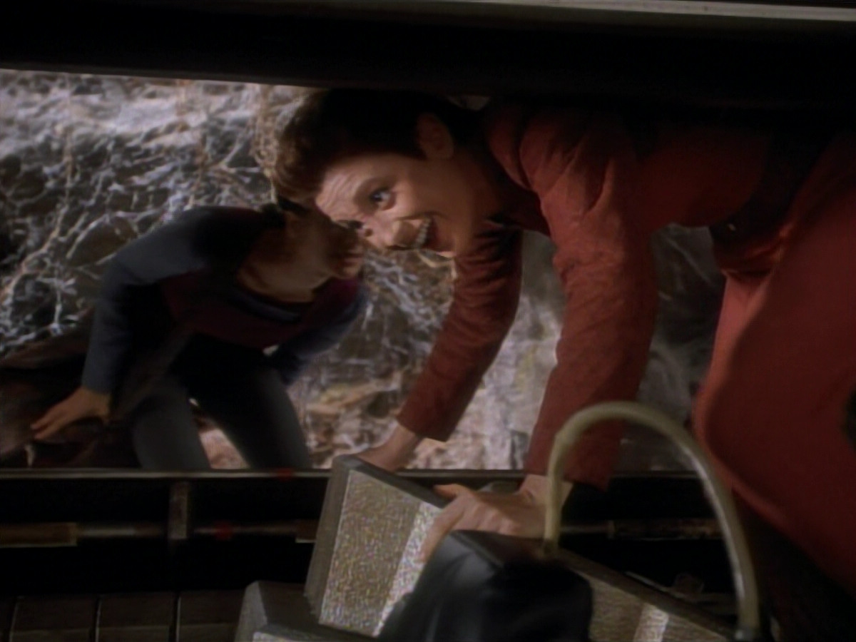extant_StarTrekDS9_2x03-TheSiege_01526.jpg