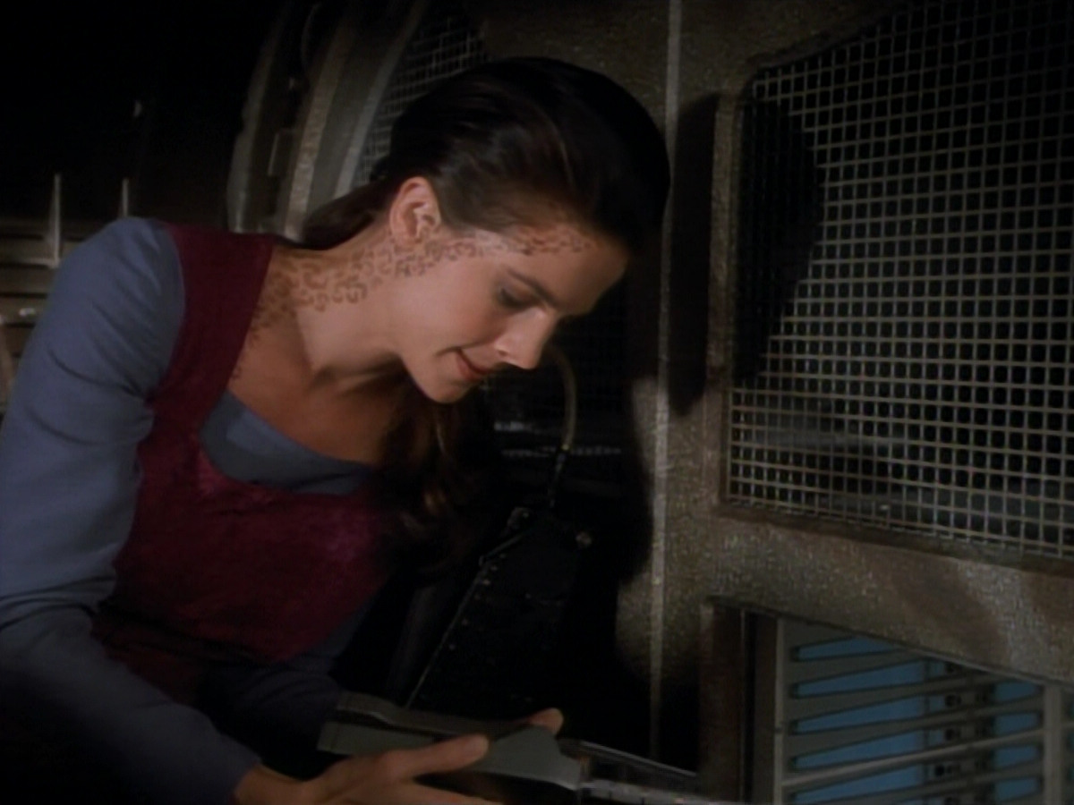 extant_StarTrekDS9_2x03-TheSiege_01566.jpg