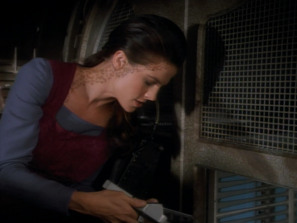 extant_StarTrekDS9_2x03-TheSiege_01567.jpg