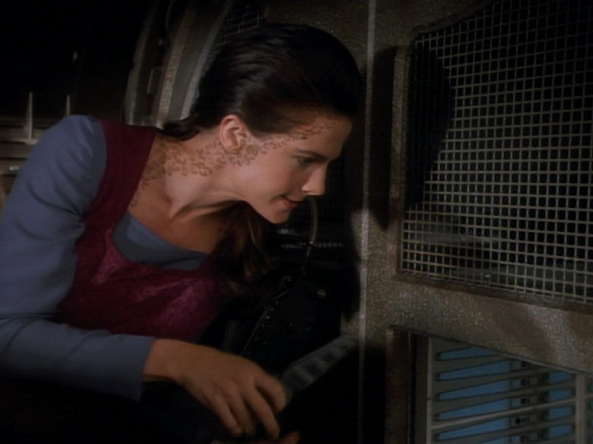 extant_StarTrekDS9_2x03-TheSiege_01569.jpg