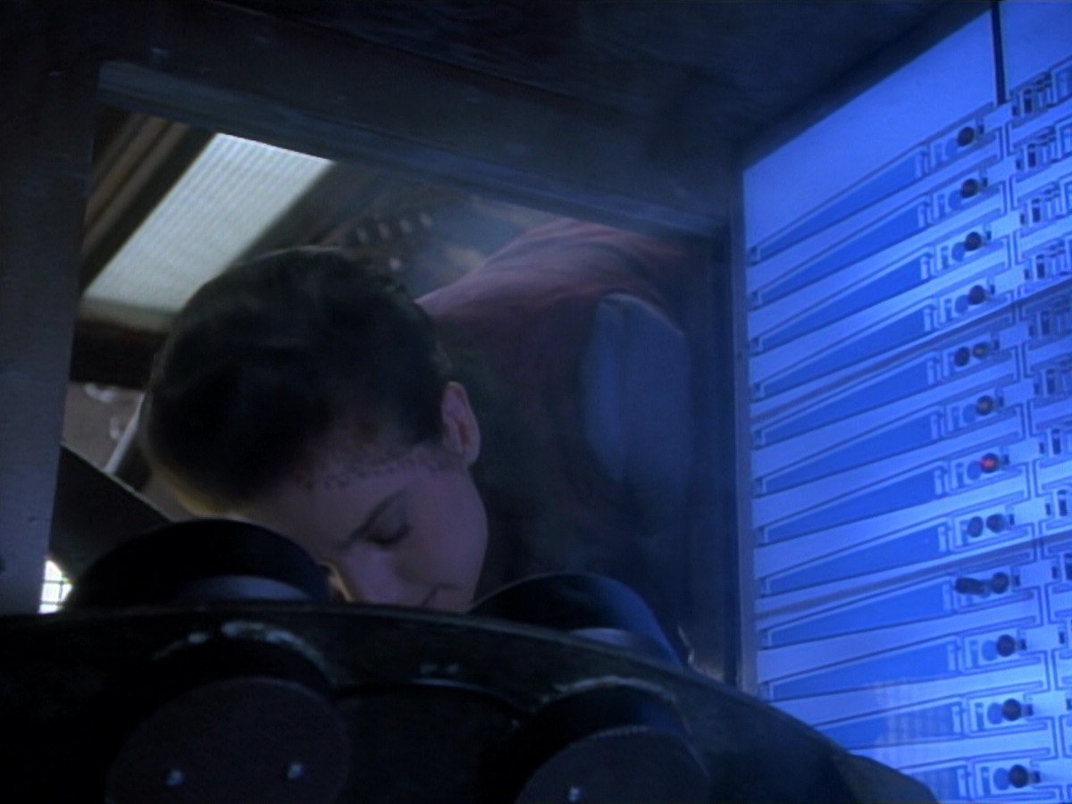 extant_StarTrekDS9_2x03-TheSiege_01823.jpg