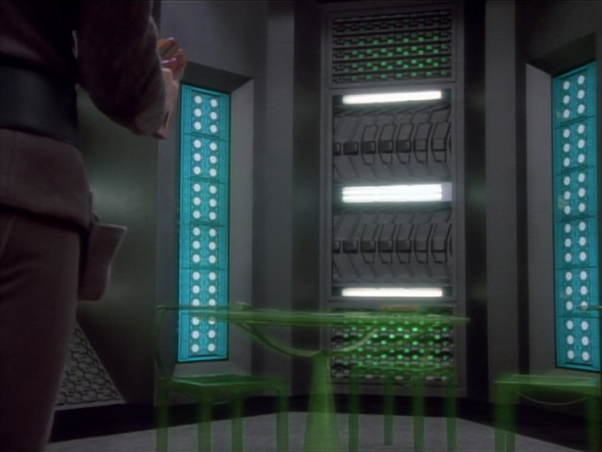 extant_StarTrekDS9_2x03-TheSiege_02635.jpg