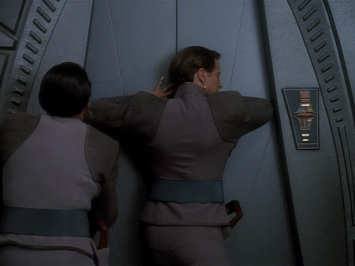 extant_StarTrekDS9_2x03-TheSiege_02642.jpg