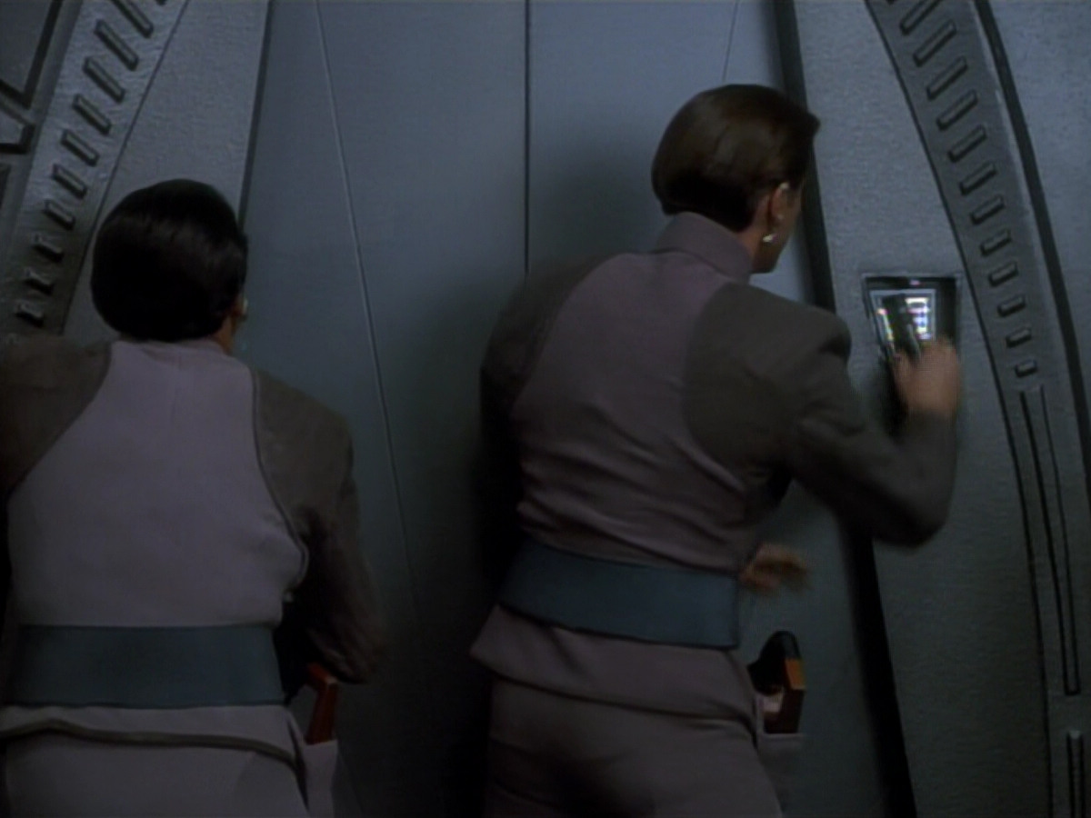 extant_StarTrekDS9_2x03-TheSiege_02646.jpg