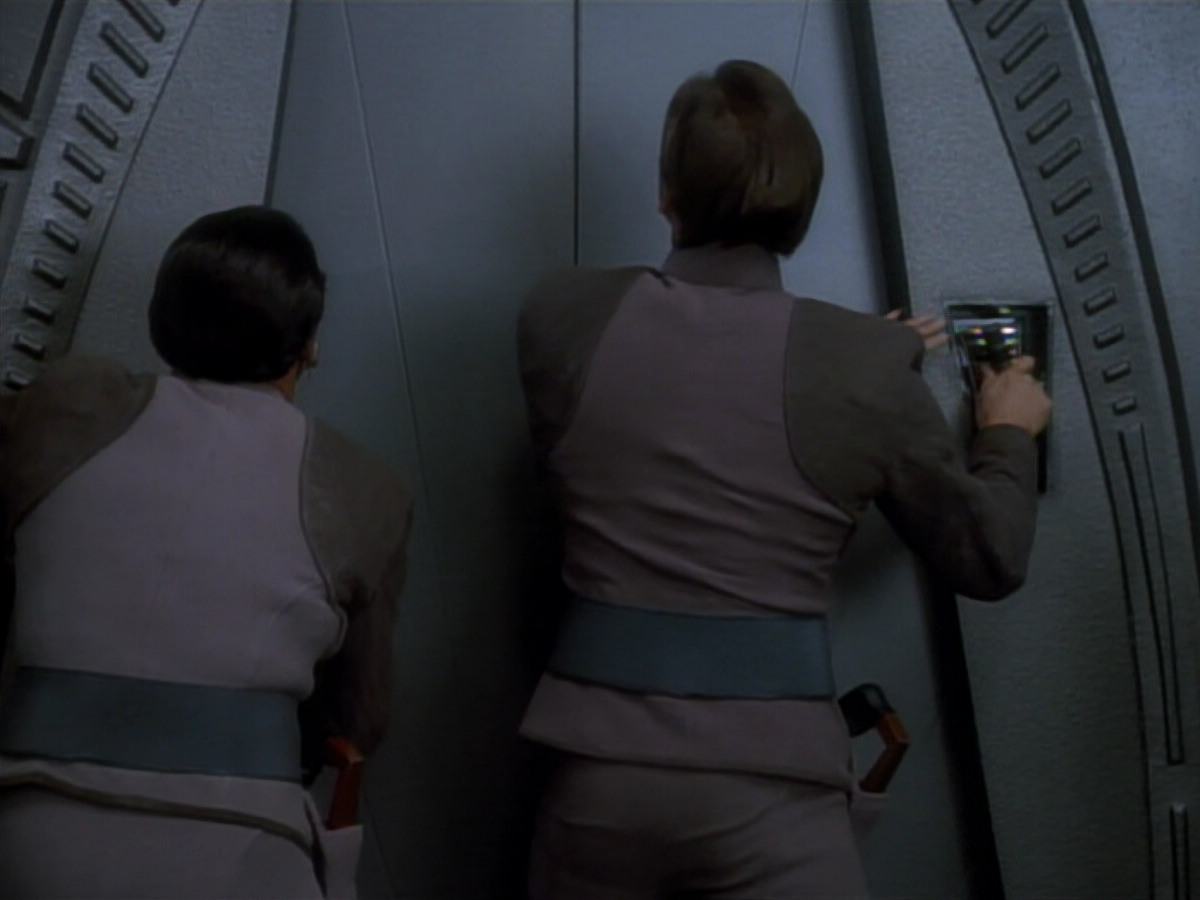 extant_StarTrekDS9_2x03-TheSiege_02648.jpg
