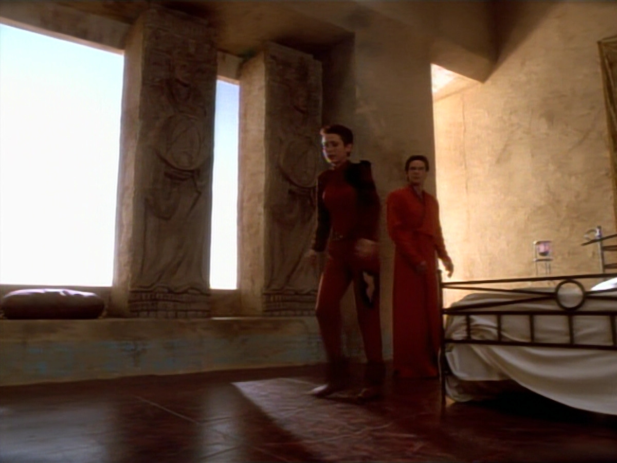 extant_StarTrekDS9_2x03-TheSiege_03050.jpg