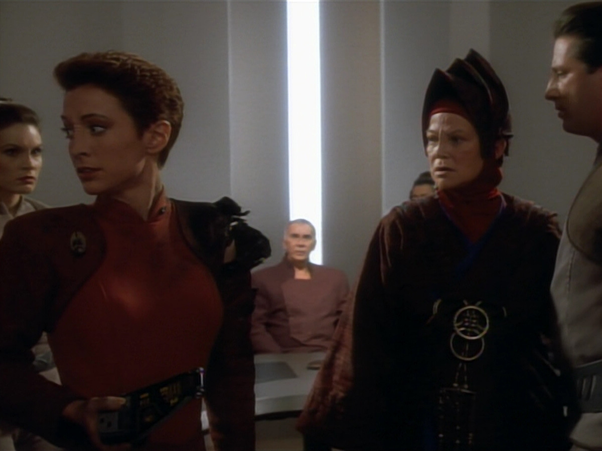 extant_StarTrekDS9_2x03-TheSiege_03387.jpg