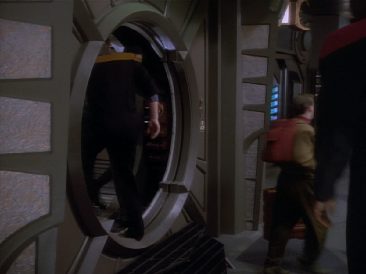 extant_StarTrekDS9_2x03-TheSiege_03754.jpg
