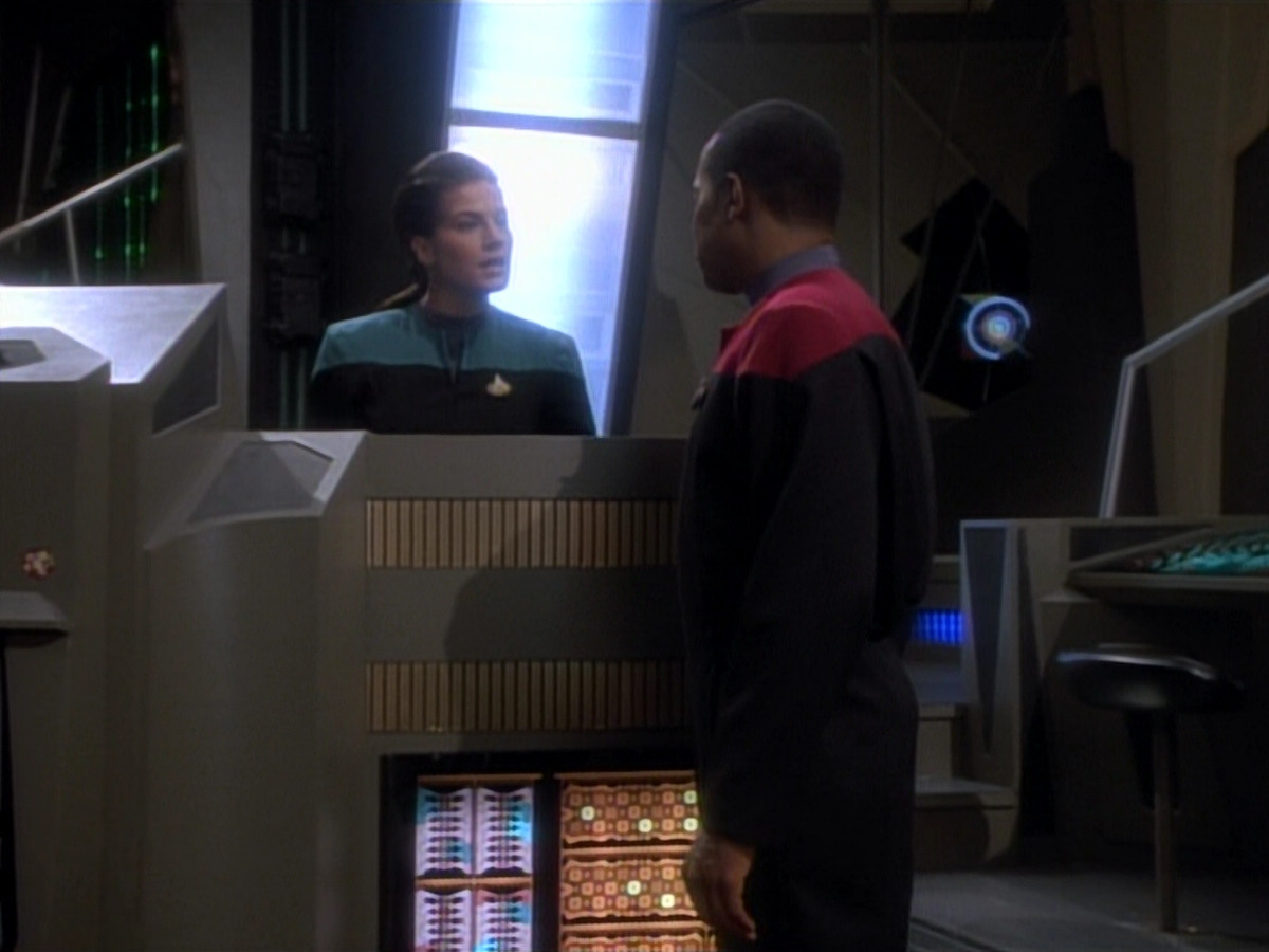 extant_StarTrekDS9_2x04-InvasiveProcedures_00038.jpg