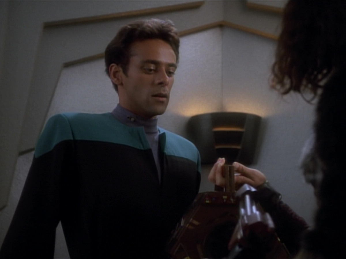 extant_StarTrekDS9_2x04-InvasiveProcedures_00709.jpg