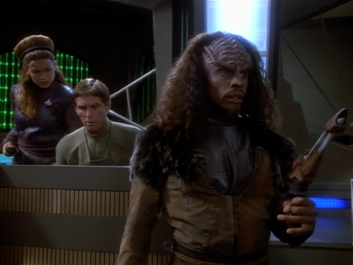 extant_StarTrekDS9_2x04-InvasiveProcedures_00828.jpg