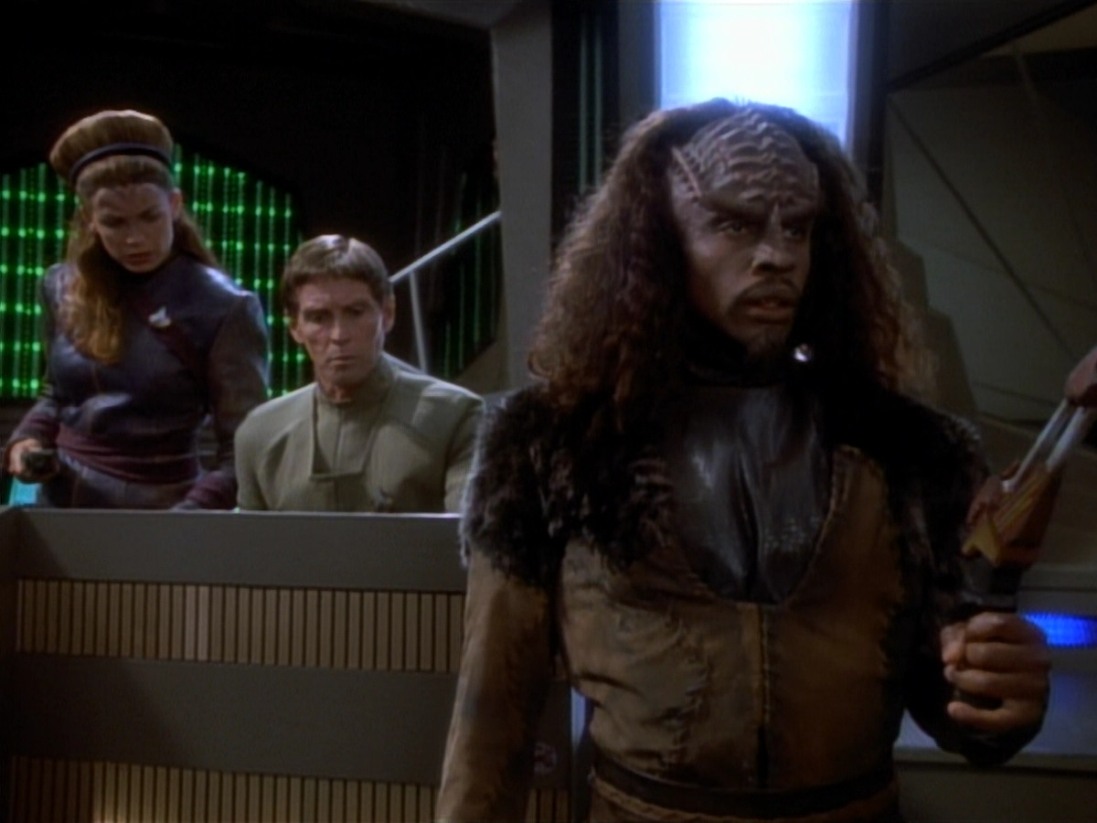 extant_StarTrekDS9_2x04-InvasiveProcedures_00829.jpg