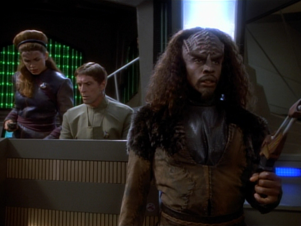 extant_StarTrekDS9_2x04-InvasiveProcedures_00830.jpg