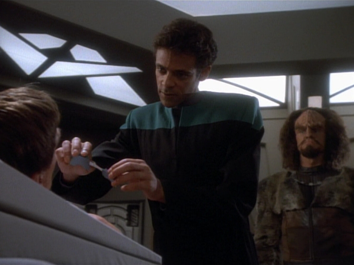 extant_StarTrekDS9_2x04-InvasiveProcedures_01526.jpg