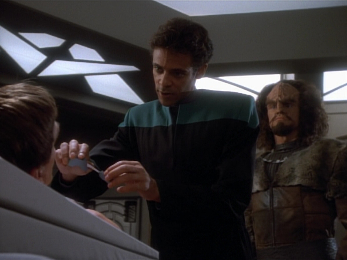 extant_StarTrekDS9_2x04-InvasiveProcedures_01529.jpg