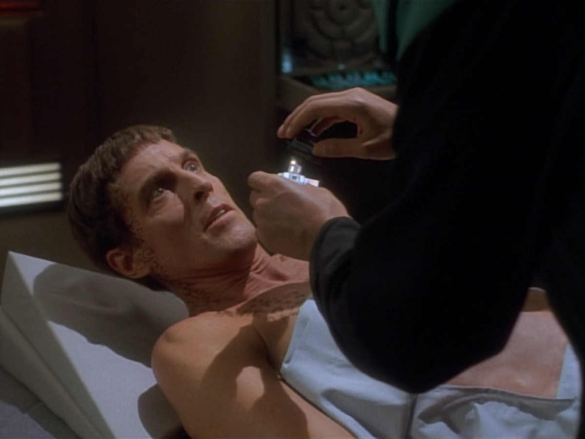 extant_StarTrekDS9_2x04-InvasiveProcedures_01539.jpg