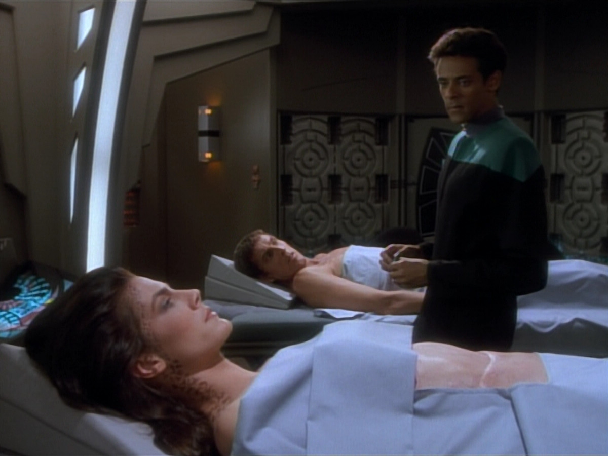 extant_StarTrekDS9_2x04-InvasiveProcedures_01577.jpg