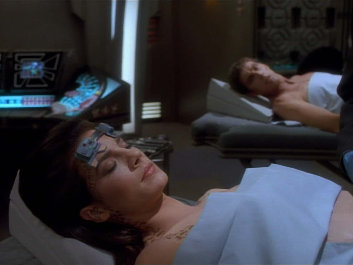 extant_StarTrekDS9_2x04-InvasiveProcedures_01723.jpg