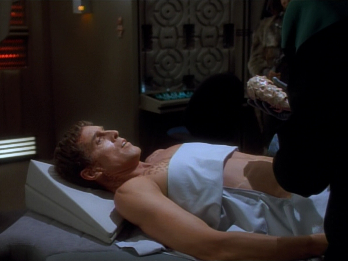 extant_StarTrekDS9_2x04-InvasiveProcedures_01771.jpg