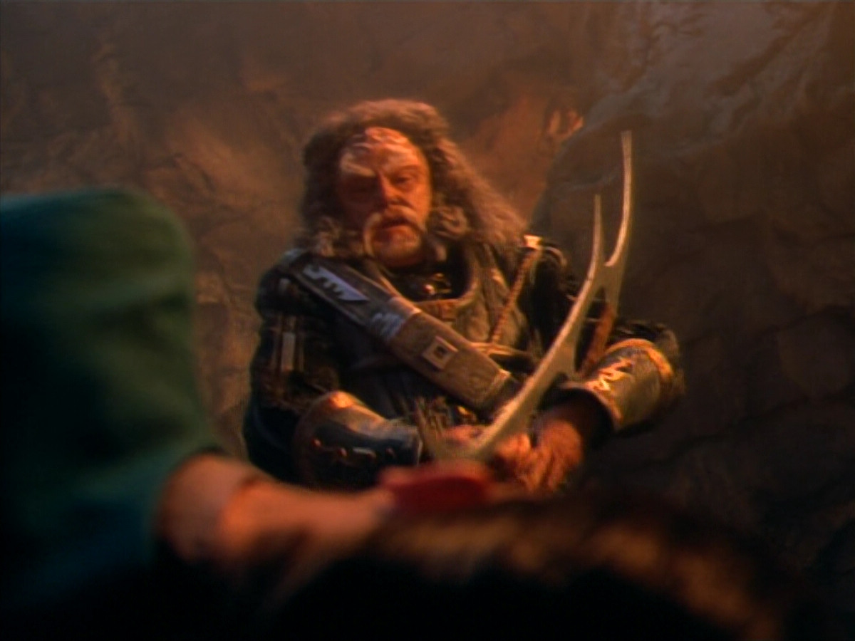 extant_StarTrekDS9_2x19-BloodOath_02072.jpg