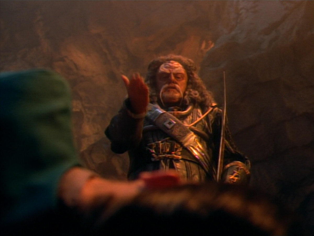 extant_StarTrekDS9_2x19-BloodOath_02076.jpg