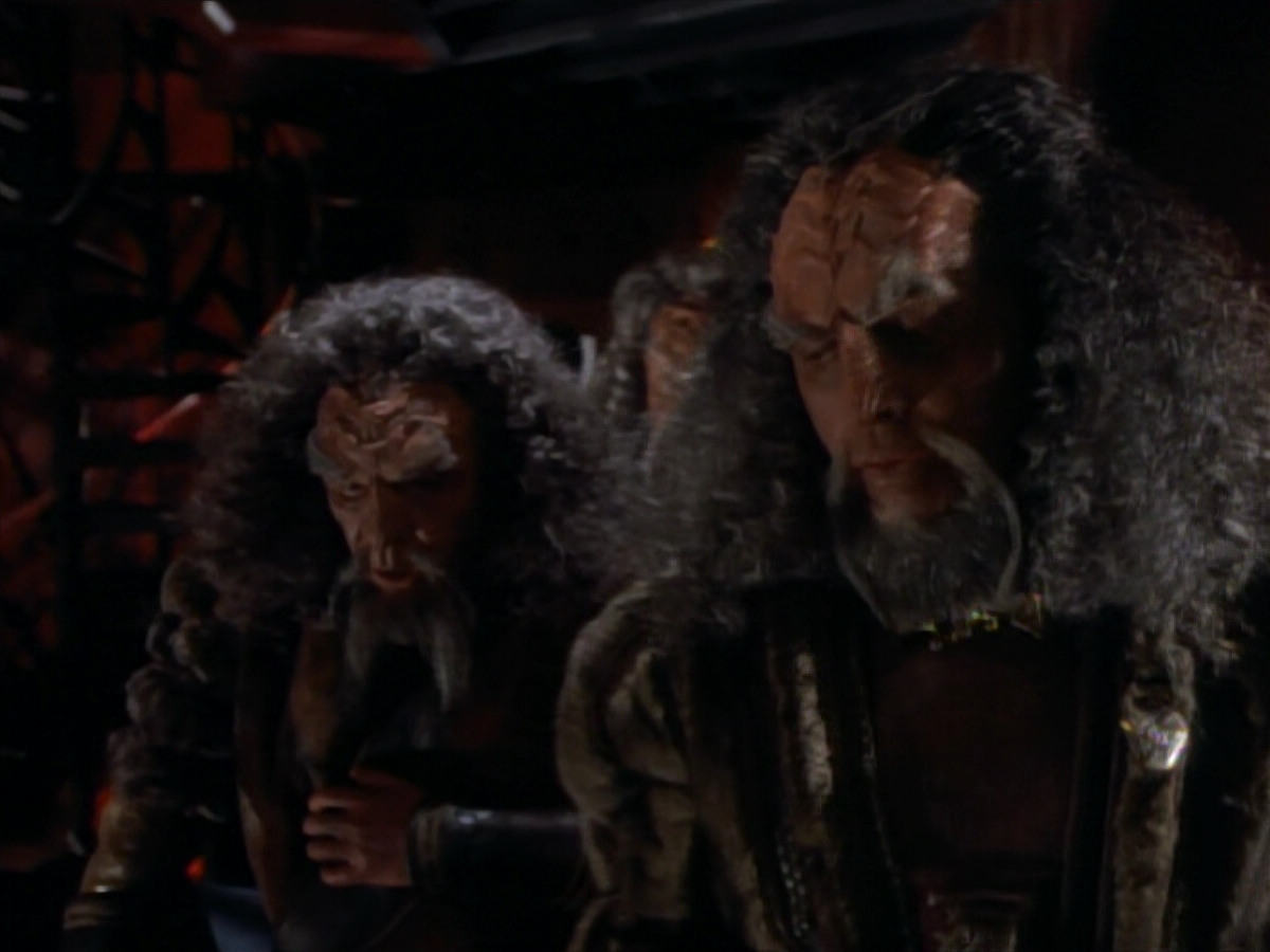 extant_StarTrekDS9_2x19-BloodOath_02144.jpg