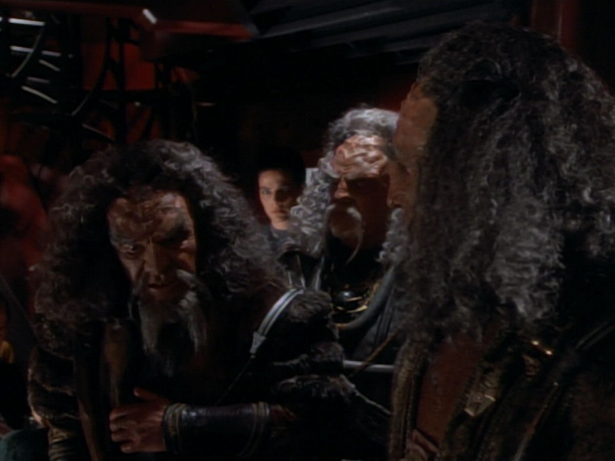 extant_StarTrekDS9_2x19-BloodOath_02154.jpg