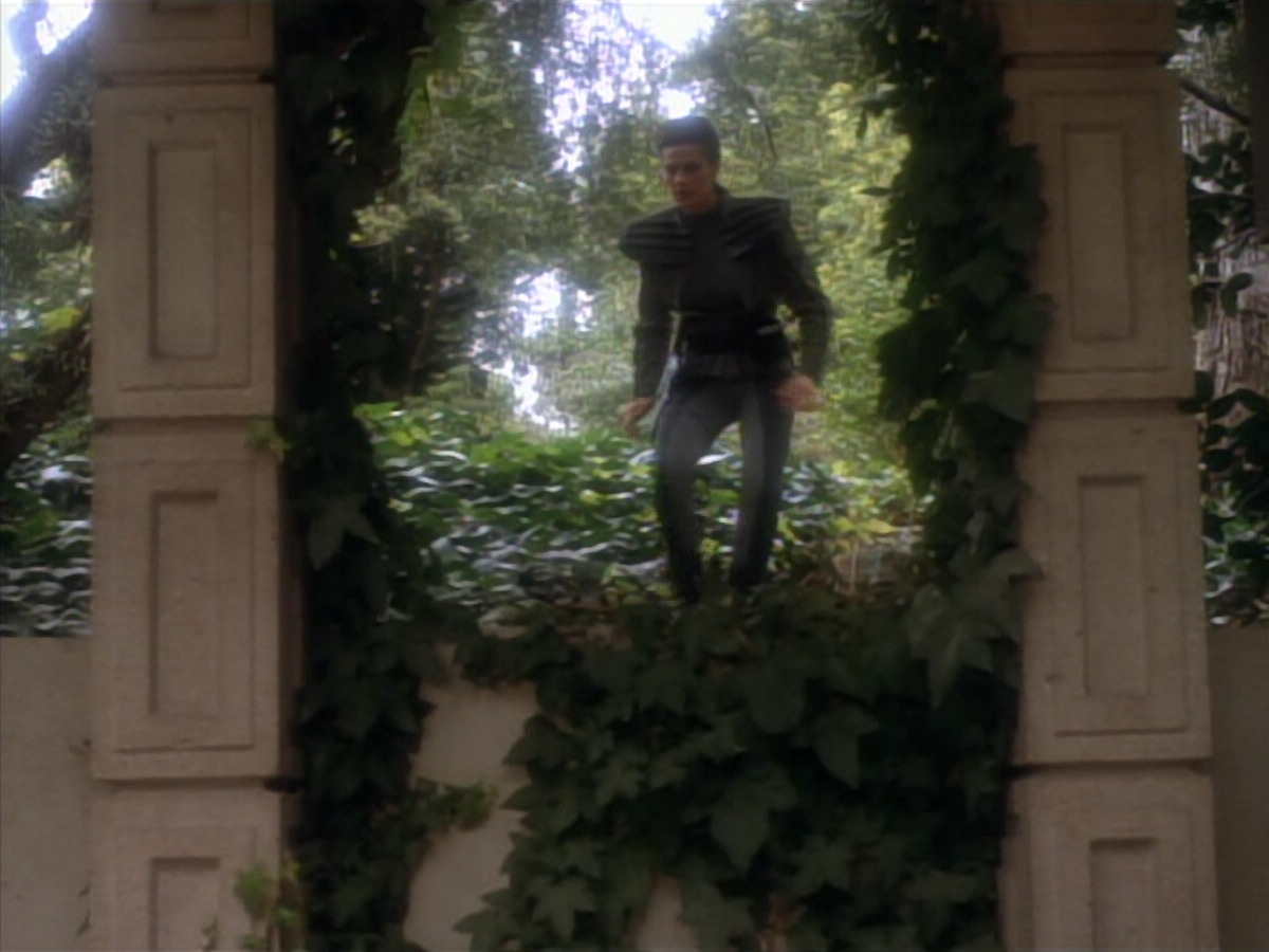 extant_StarTrekDS9_2x19-BloodOath_03147.jpg