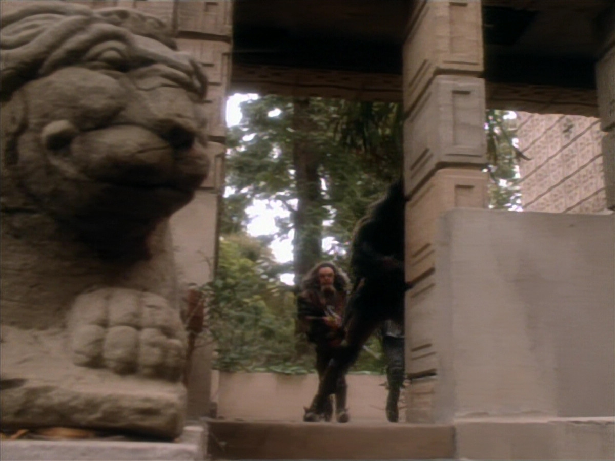 extant_StarTrekDS9_2x19-BloodOath_03277.jpg