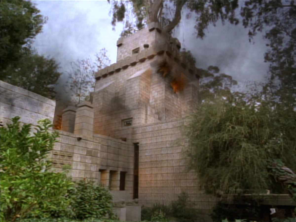 extant_StarTrekDS9_2x19-BloodOath_03696.jpg