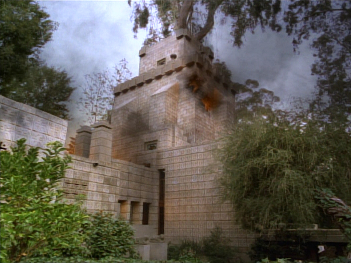 extant_StarTrekDS9_2x19-BloodOath_03698.jpg