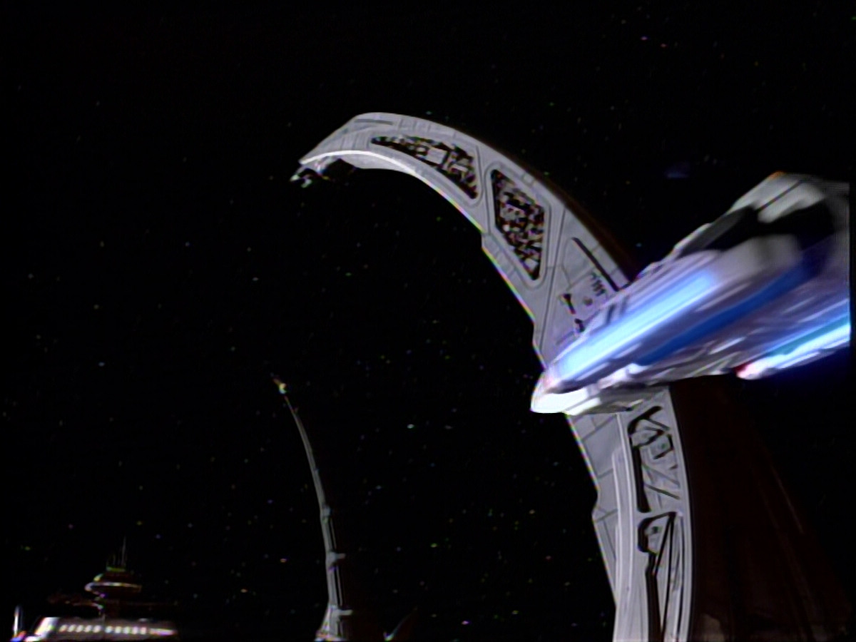 extant_StarTrekDS9_2x23-Crossover_03763.jpg