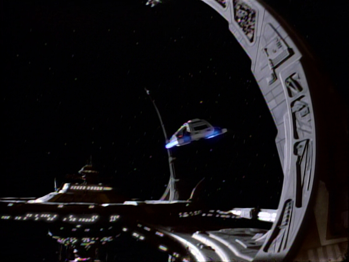 extant_StarTrekDS9_2x23-Crossover_03765.jpg