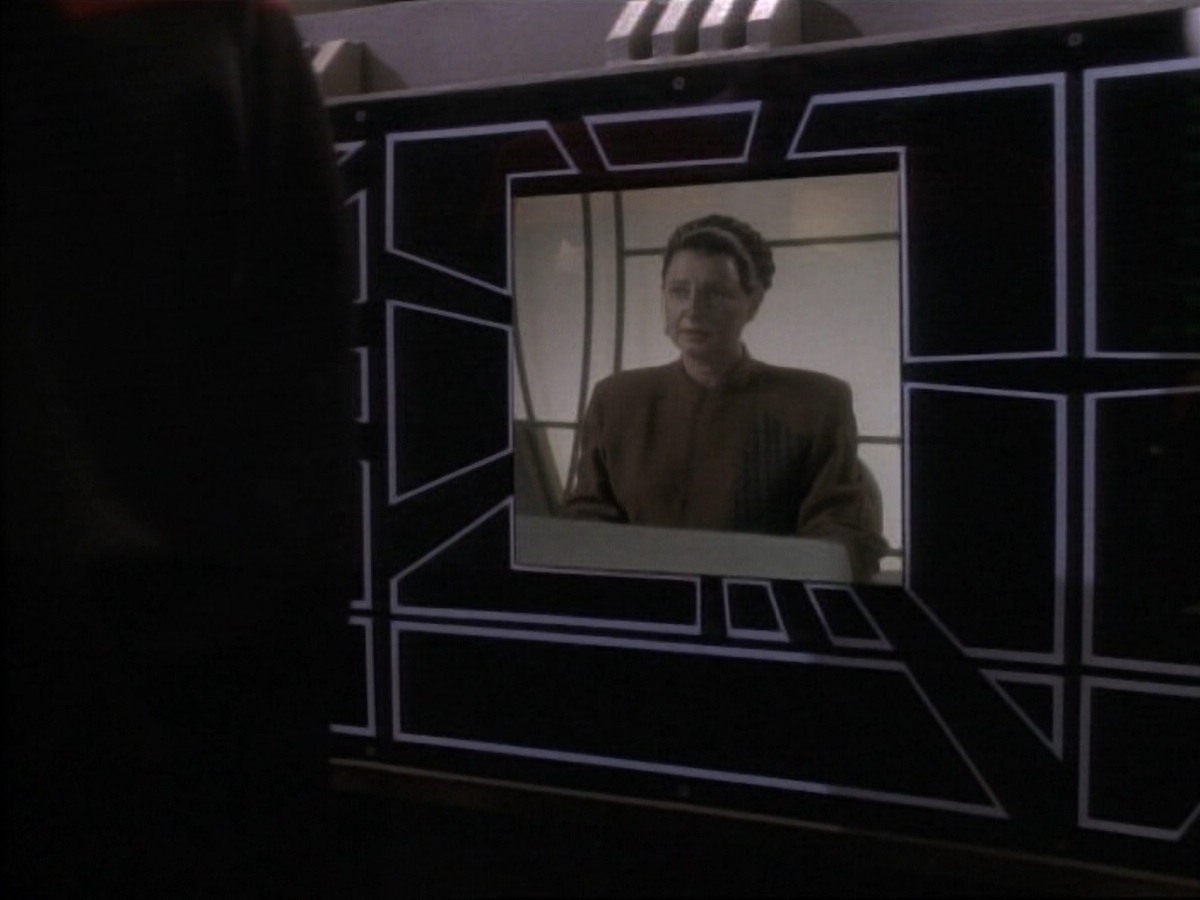 ariane179254_StarTrek_DS9_3x05-SecondSkin_0704.jpg