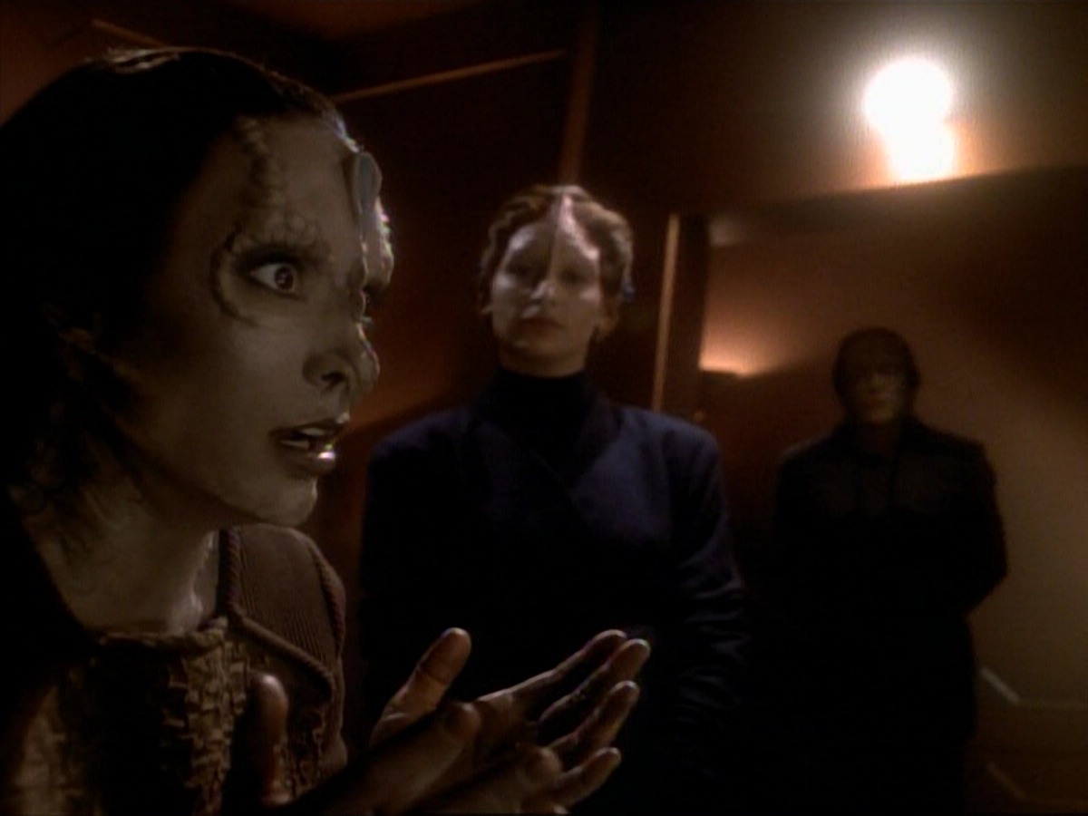 ariane179254_StarTrek_DS9_3x05-SecondSkin_0800.jpg