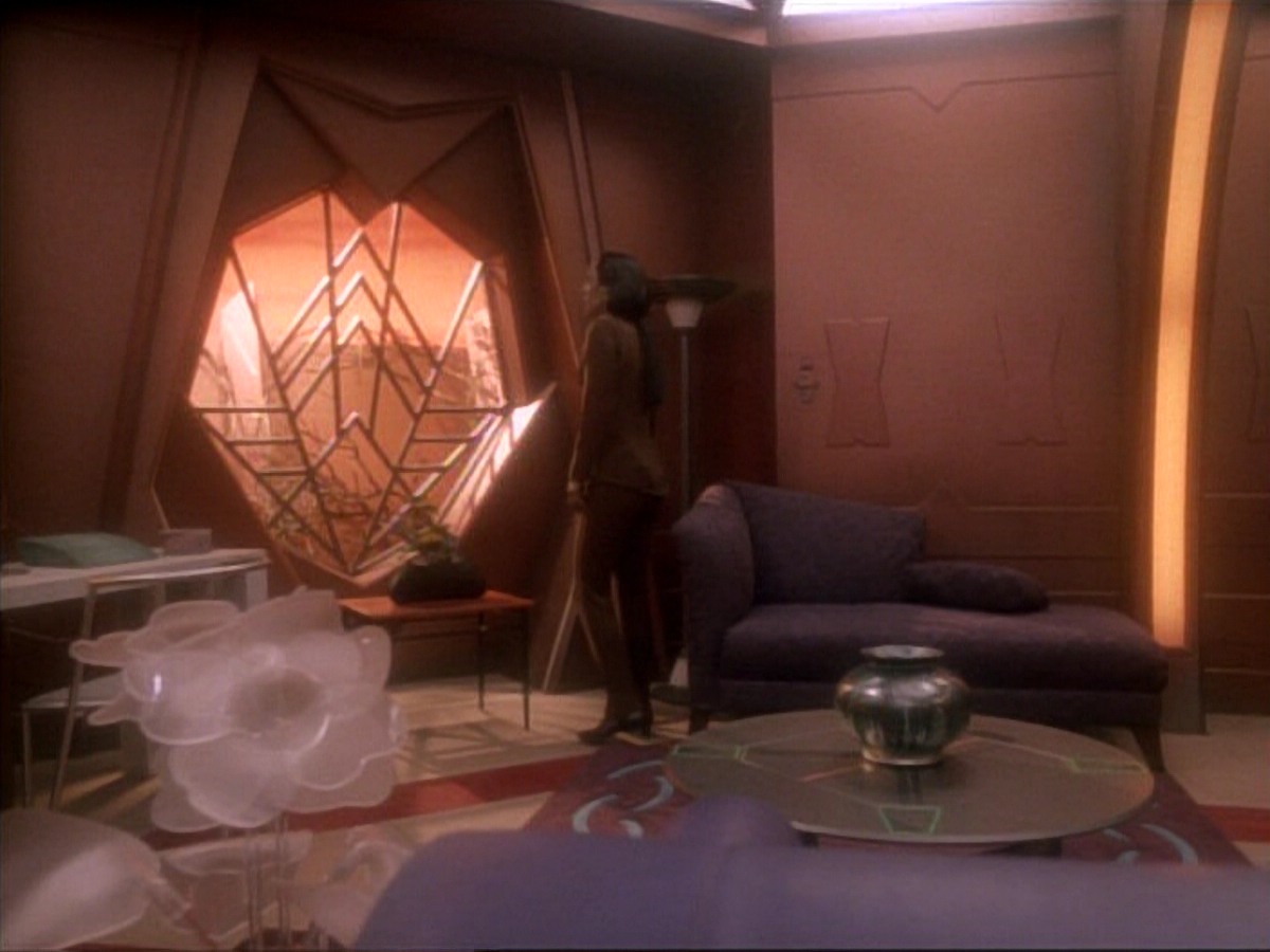 ariane179254_StarTrek_DS9_3x05-SecondSkin_1175.jpg