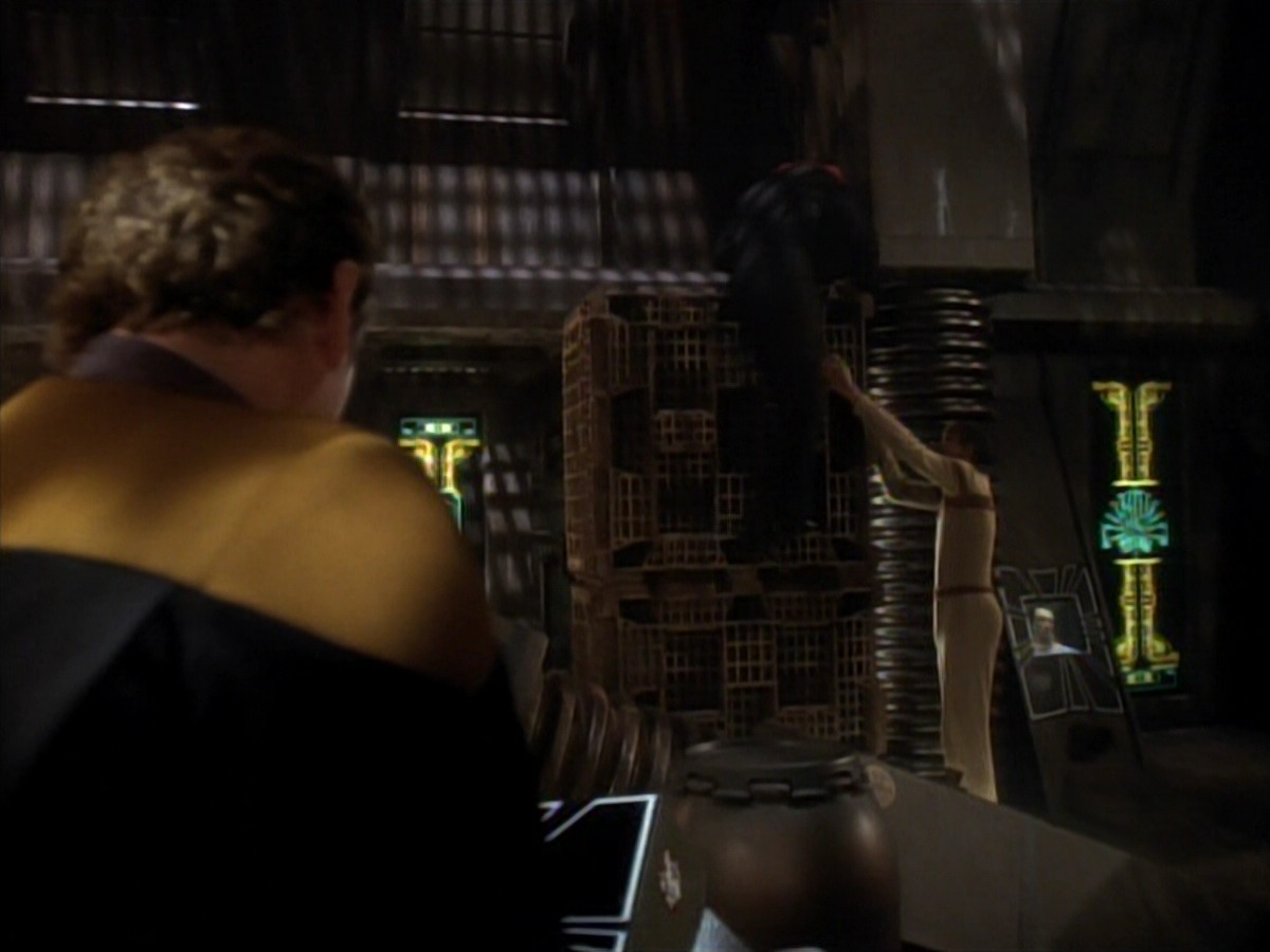 extant_StarTrekDS9_3x07-CivilDefense_00546.jpg