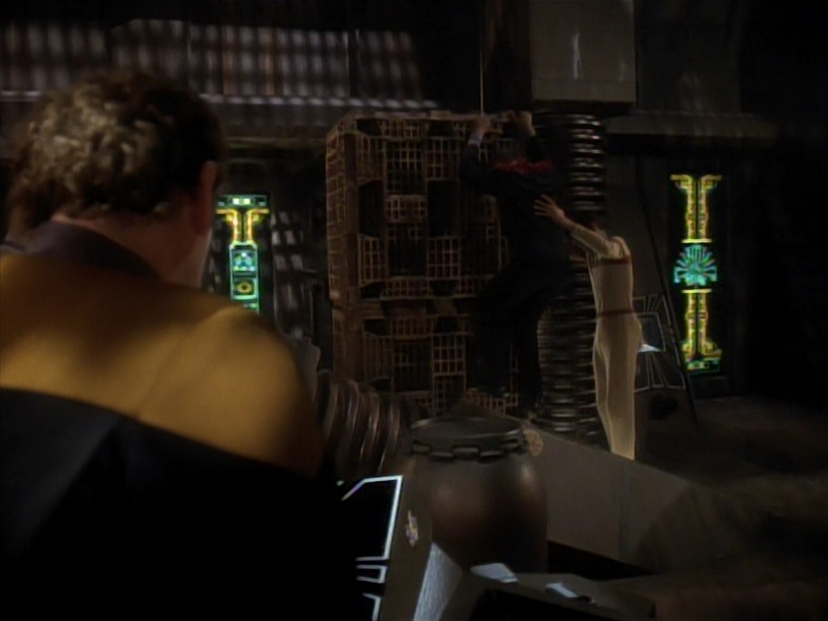 extant_StarTrekDS9_3x07-CivilDefense_00549.jpg