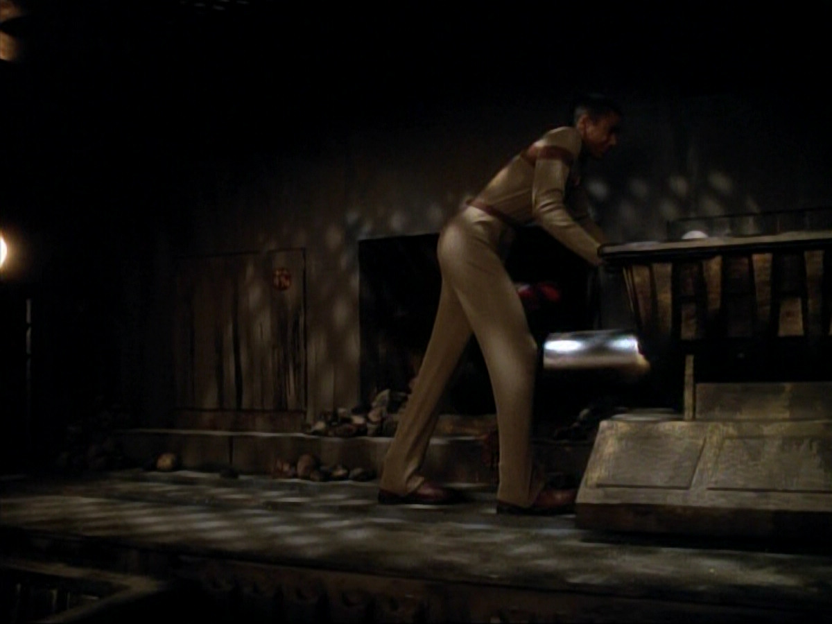 extant_StarTrekDS9_3x07-CivilDefense_00967.jpg