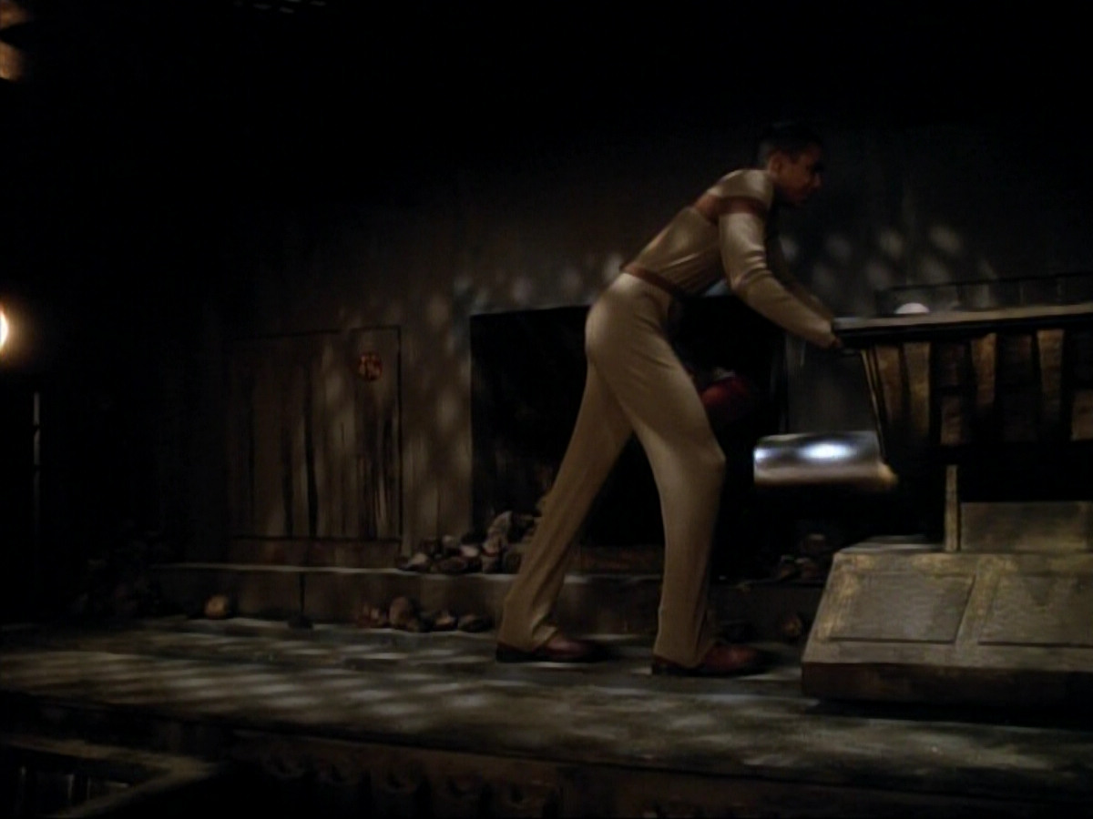 extant_StarTrekDS9_3x07-CivilDefense_00968.jpg