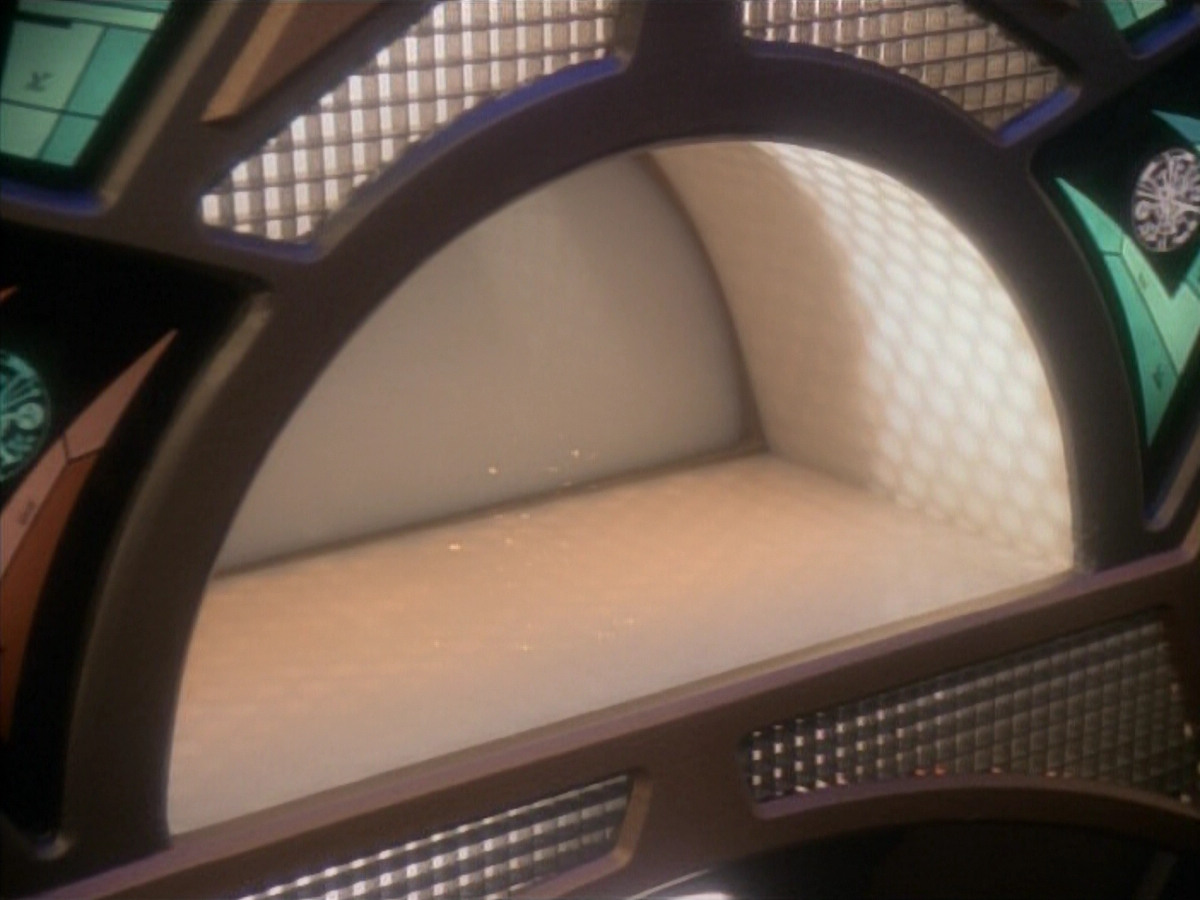 extant_StarTrekDS9_3x08-Meridian_00008.jpg