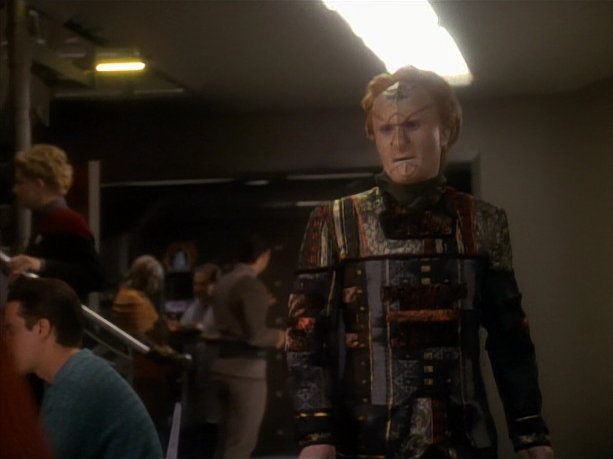 extant_StarTrekDS9_3x08-Meridian_00102.jpg