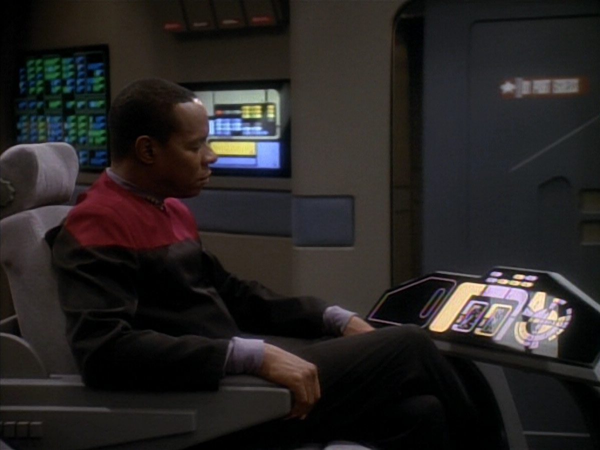 extant_StarTrekDS9_3x08-Meridian_00295.jpg