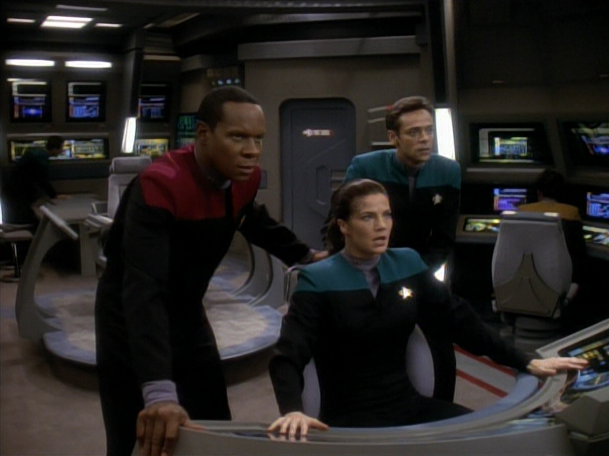 extant_StarTrekDS9_3x08-Meridian_00368.jpg