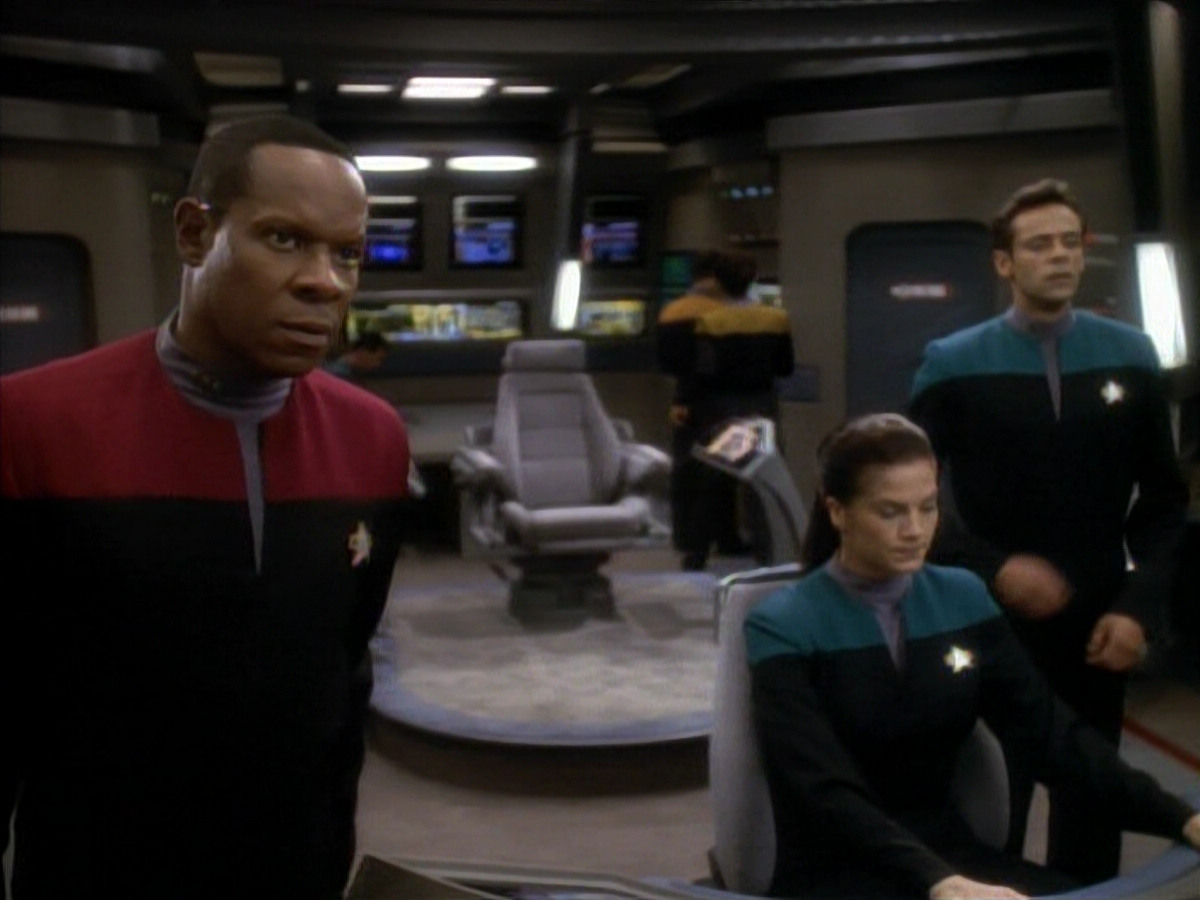 extant_StarTrekDS9_3x08-Meridian_00582.jpg