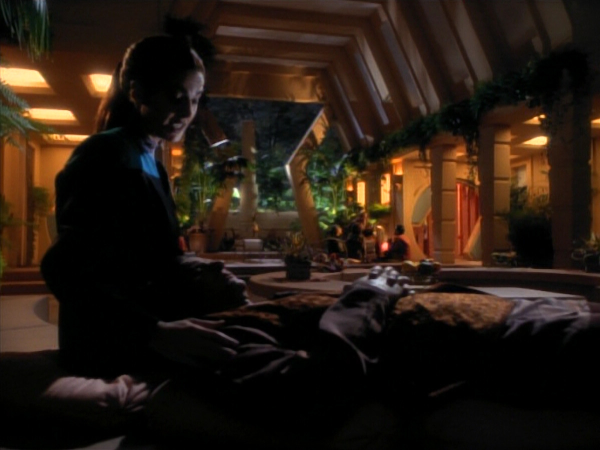 extant_StarTrekDS9_3x08-Meridian_02850.jpg