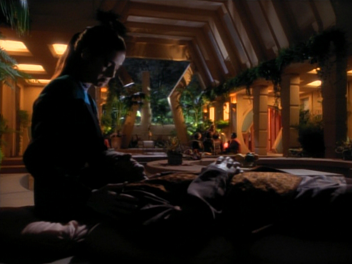 extant_StarTrekDS9_3x08-Meridian_02864.jpg